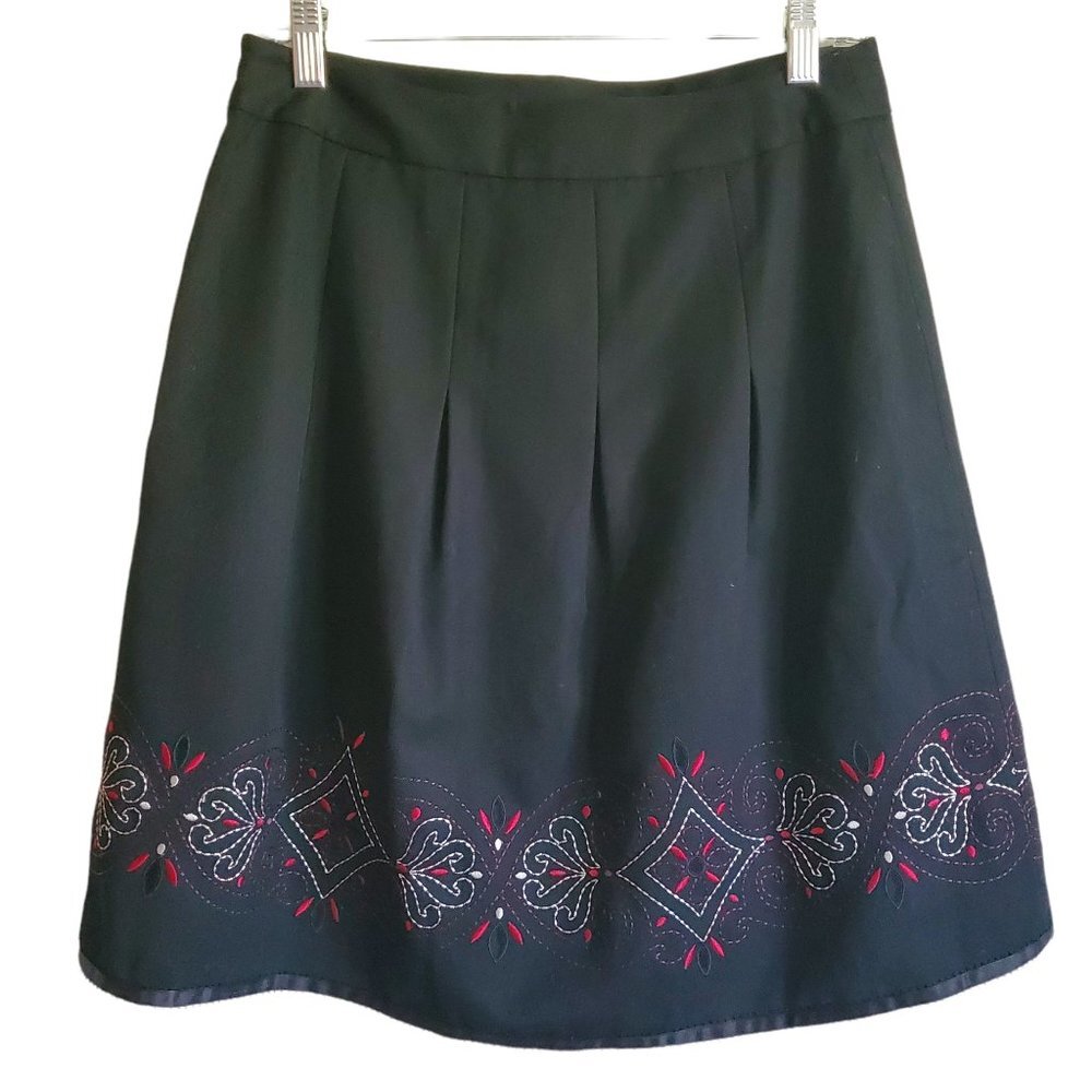 Ann Taylor Loft Pleated Skirt with‎ Embroidery